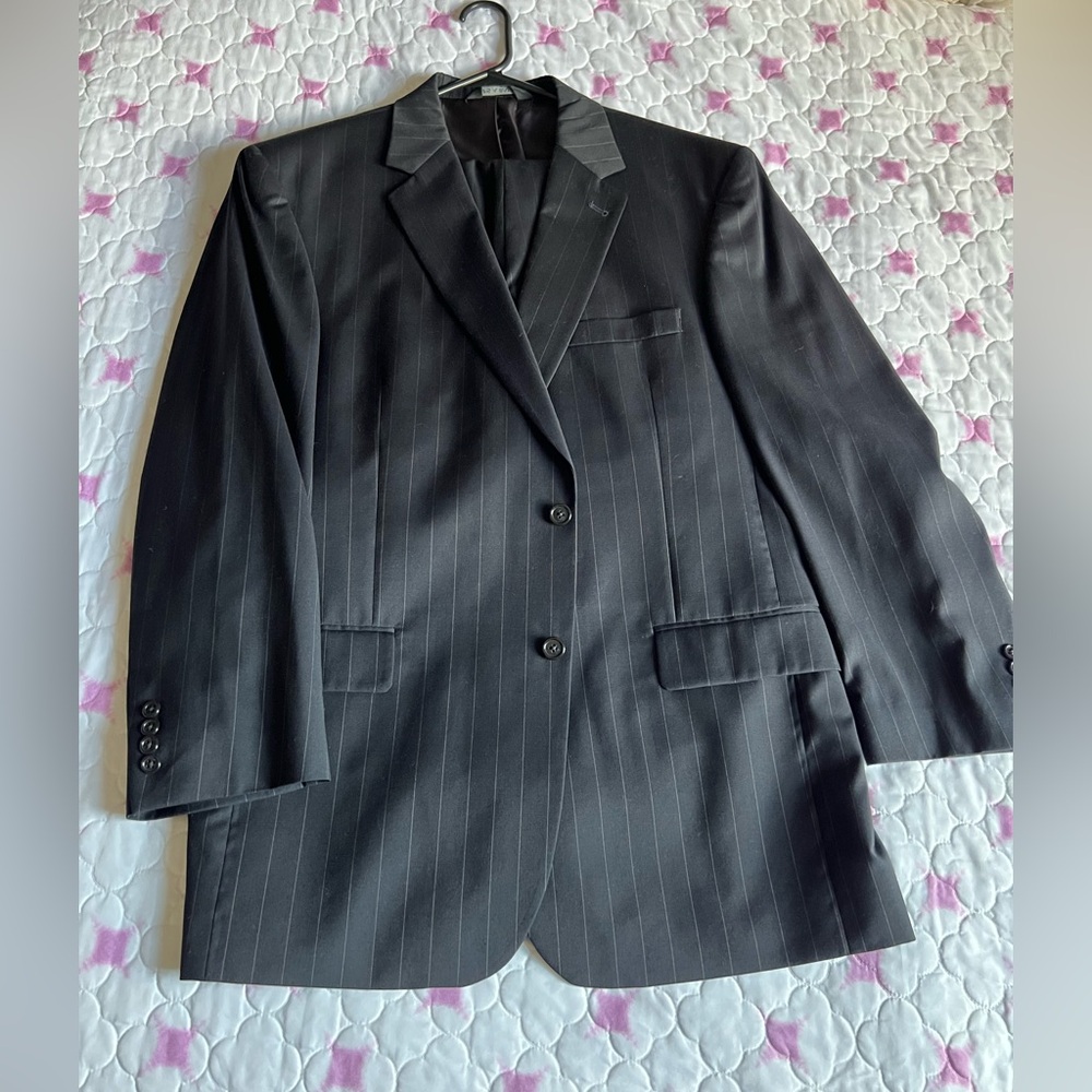 Jos. A. Bank Classic Navy Pinstripe Suit 100% Wool 44R/39SH 2-Button Jacket